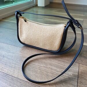HM Woven Straw Crossbody Bag Black Faux Leather Trim Gold Zipper Beige Baguette